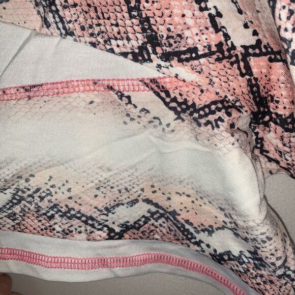 Super soft snake print top - Picture 4 of 5